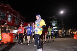 BIB: 1983
                            <button type="button" onclick="openModal(26262412)" class="btn btn-primary btn-sm float-right btn-popup" data-toggle="modal" data-target=".modal-high-quality">
                        <i class="fas fa-shopping-cart"></i> Add to Cart
                    </button>
                                            <button type="button" onclick="isThisMe(26262412, true)" class="btn btn-success btn-sm float-right btn-popup btn-isme hidden" data-toggle="tooltip" data-placement="bottom" title="นี่คือรูปของคุณใช่ไหม คลิกที่นี่เพื่อเอาเข้าอัลบั้ม">
                        <i class="fas fa-plus"></i> Add to album
                    </button>
                    <button type="button" onclick="isThisMe(26262412, false)" class="btn btn-warning btn-sm float-right btn-popup btn-isnotme hidden">
                        <i class="fas fa-ban"></i> Remove from album
                    </button>